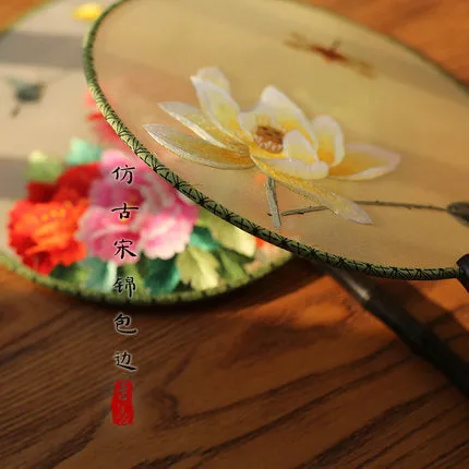 Suzhou Embroidery Hand-made Double-sided Embroidery Fan Chinese Style Sandalwood Real Silk Palace Fan 0053