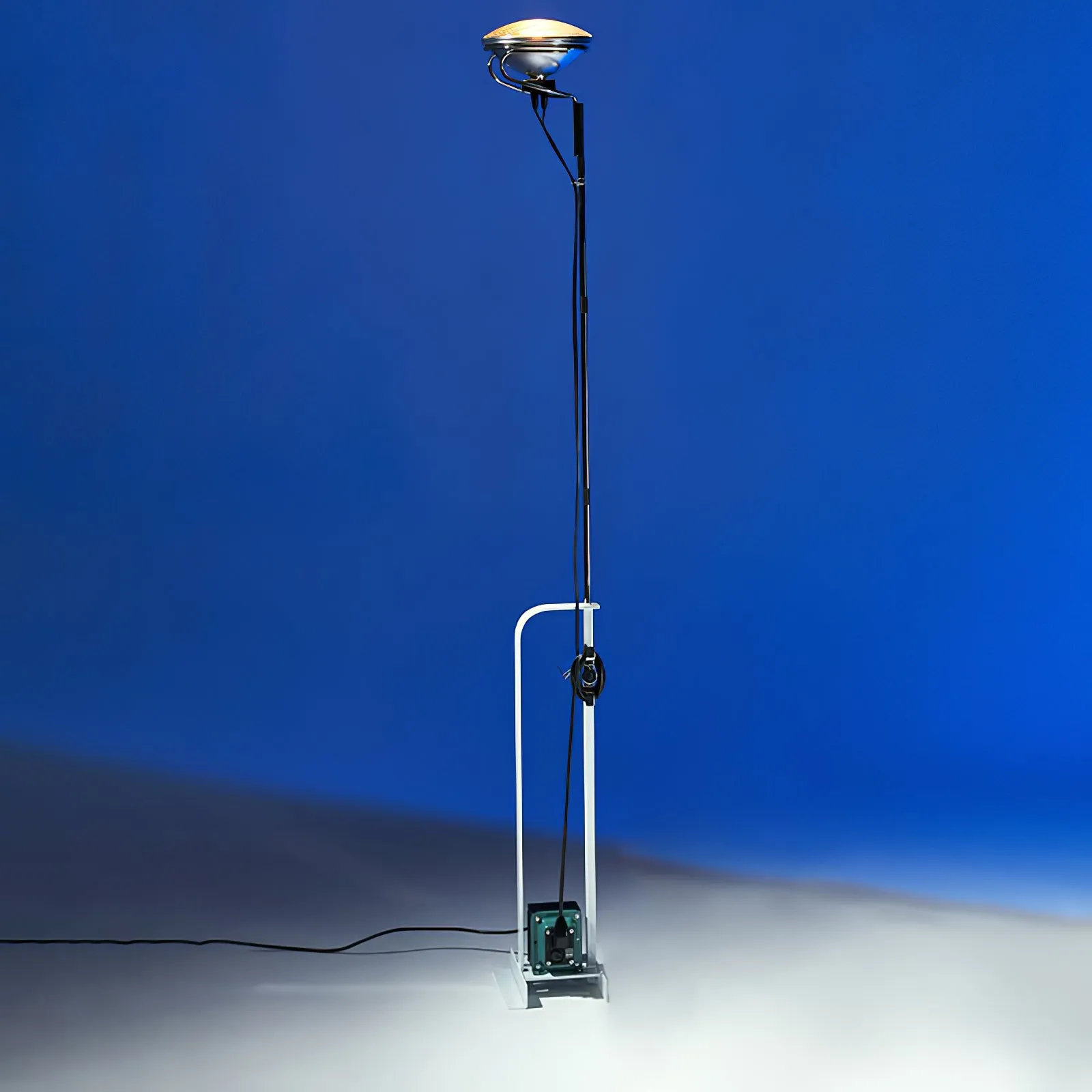 Toio Floor Lamp