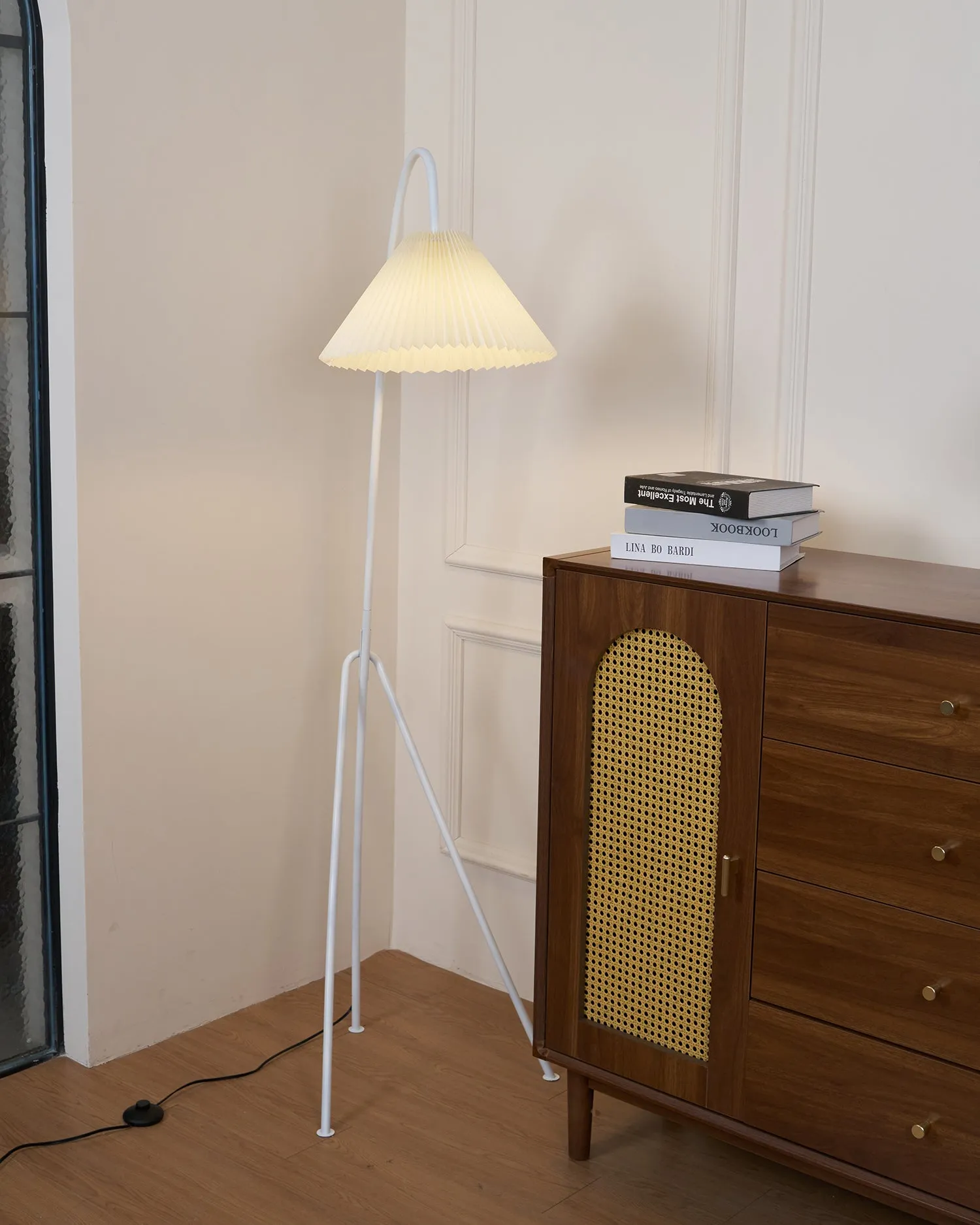 Tove Pleated Floor Lamp 61″