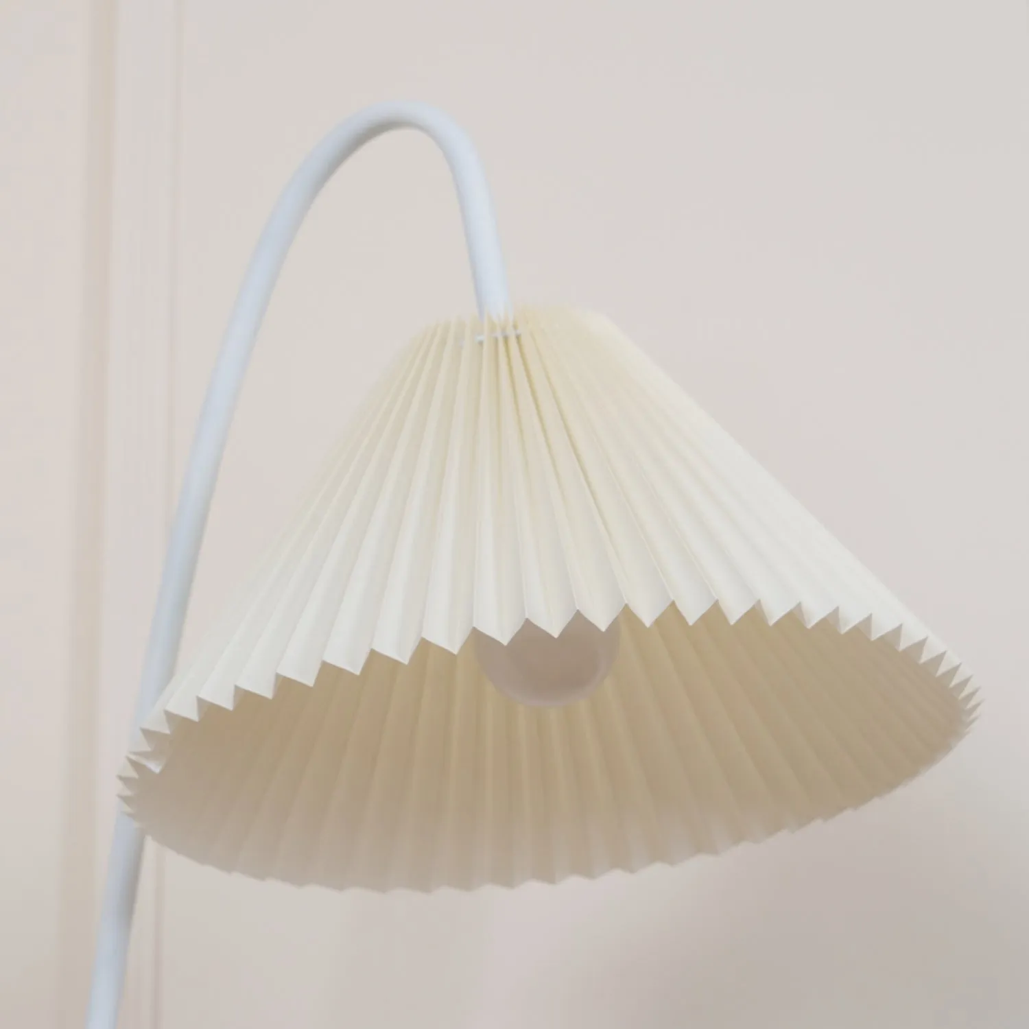 Tove Pleated Floor Lamp 61″